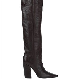 Tall cacao color boots. 38 size , which is 7,5-8 US